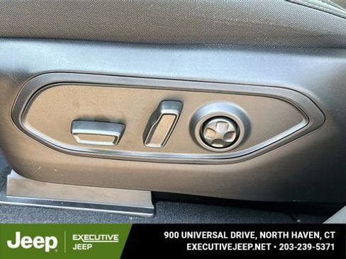 New 2025 Jeep Grand Cherokee Laredo w/ Luxury Tech Group I image 11