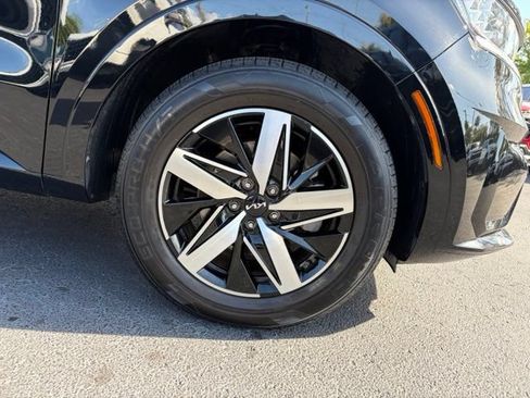Used 2023 Kia Sorento S w/ Panoramic Sunroof Package FWD image 8