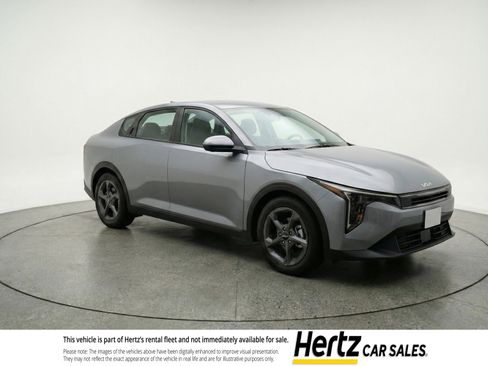 Used 2025 Kia K4 LXS image 1