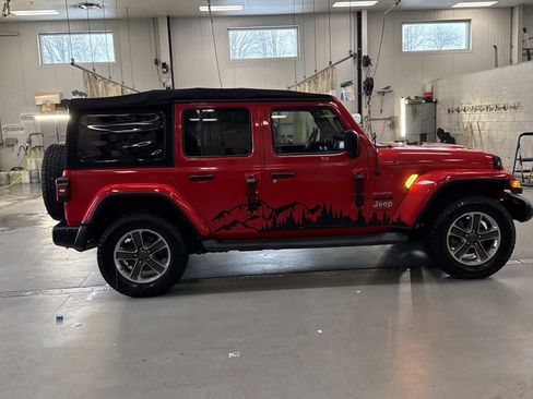 Used 2019 Jeep Wrangler Unlimited Sahara image 4