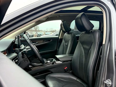 Used 2022 Lincoln Nautilus Reserve image 17