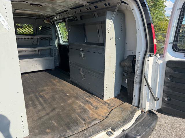Used 2015 Chevrolet Express 2500 RWD image 29