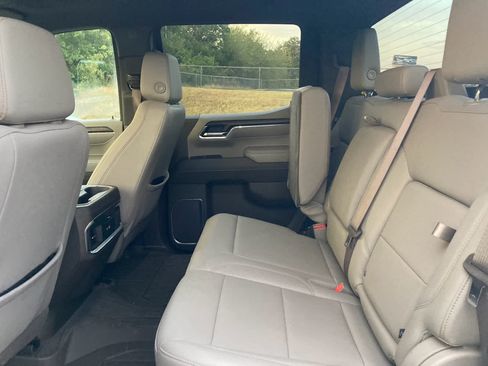 Used 2023 GMC Sierra 1500 SLT AWD/4WD image 4