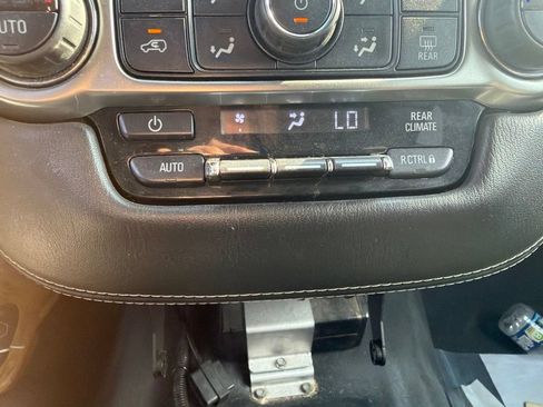 Used 2015 Chevrolet Suburban 2WD image 22