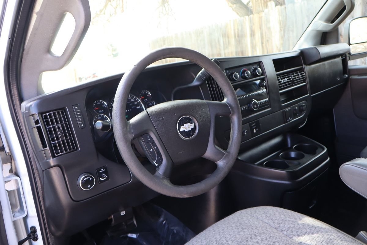 Used 2017 Chevrolet Express 3500 LT RWD image 15