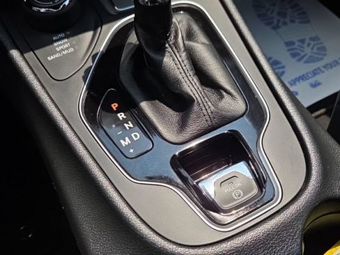 Used 2023 Jeep Cherokee Altitude Lux AWD/4WD image 40