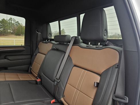 Used 2024 Chevrolet Silverado 2500 High Country w/ Technology Package image 29