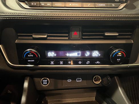 Used 2023 Nissan Rogue SV image 19