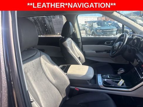 Used 2023 Kia Carnival EX FWD image 9
