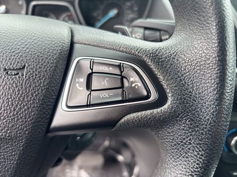 Used 2017 Ford Escape SE w/ Equipment Group 201A image 24