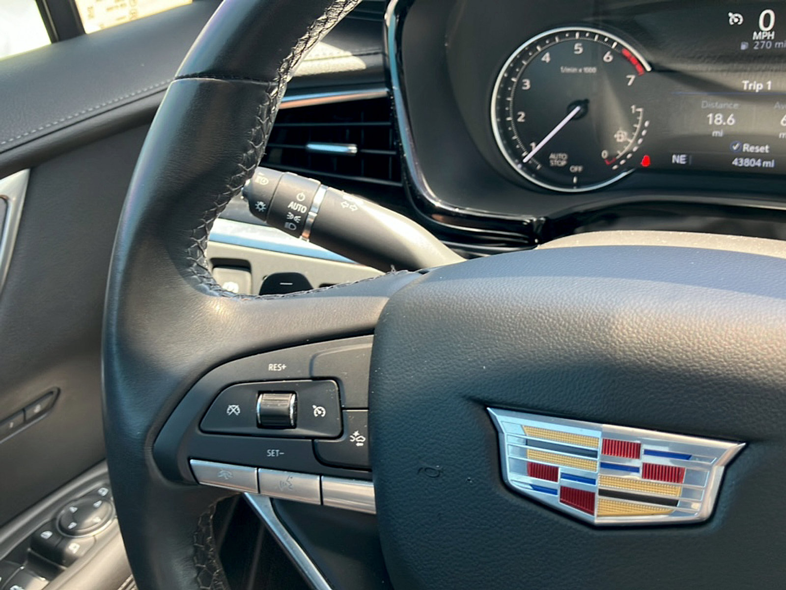 Used 2023 Cadillac XT6 Luxury w/ LPO, Floor Liner Package FWD image 27