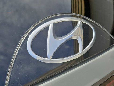 Certified 2024 Hyundai Tucson Limited FWD image 11