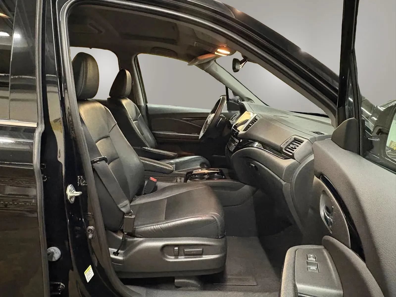 Used 2016 Honda Pilot Touring image 21
