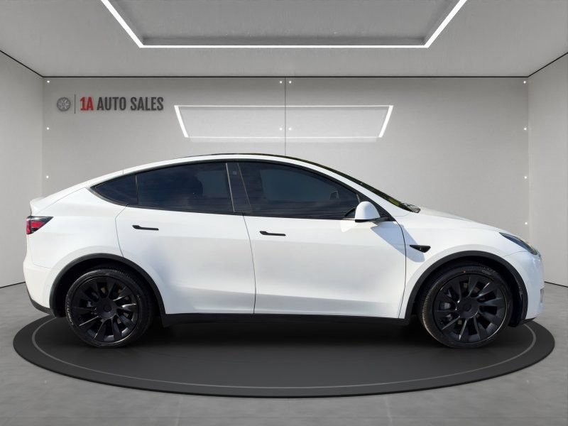 Used 2021 Tesla Model Y Long Range AWD/4WD image 6