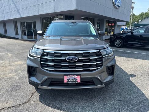 Used 2025 Ford Explorer Active AWD/4WD image 8