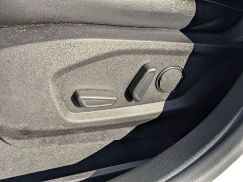 Used 2024 Ford Edge SEL image 16