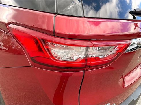 Used 2020 Chevrolet Traverse LT FWD image 32