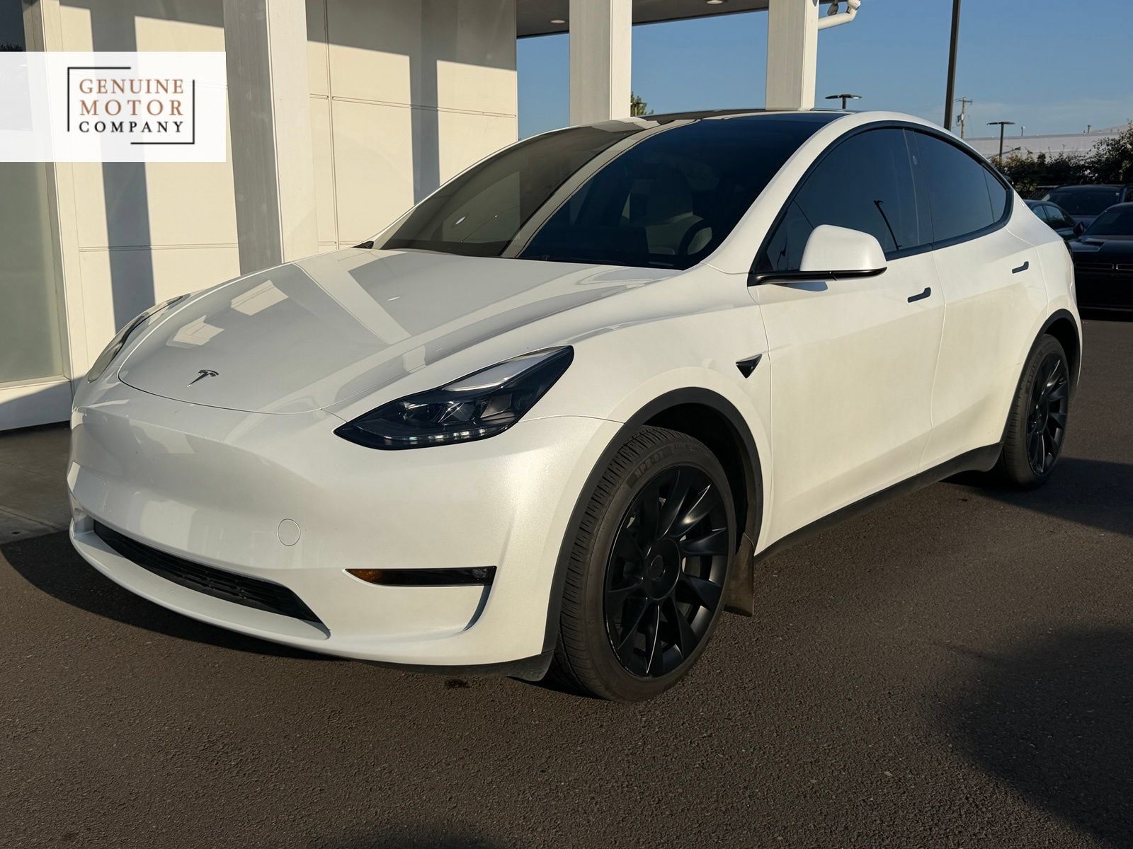 Used 2024 Tesla Model Y Long Range AWD/4WD image 1