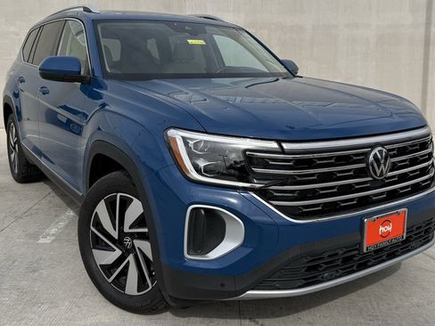 Certified 2025 Volkswagen Atlas SEL image 1