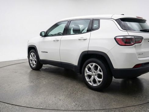 Used 2025 Jeep Compass Latitude image 6