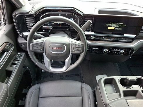 Used 2025 GMC Sierra 1500 SLT image 11