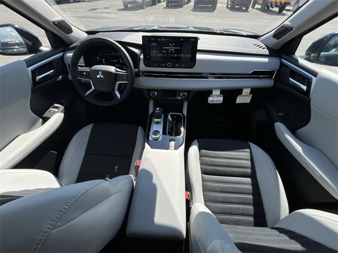 New 2026 Mitsubishi Outlander SE image 16