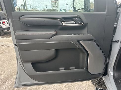 Used 2025 GMC Sierra 2500 AT4X image 15