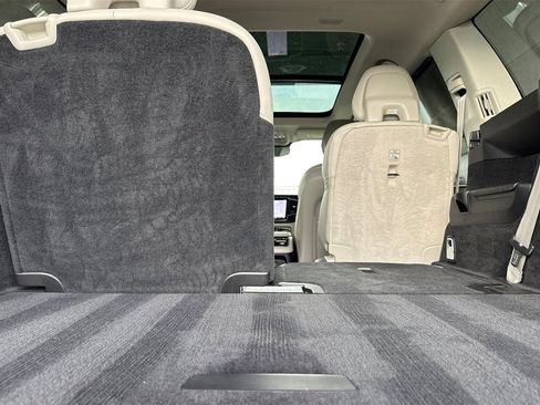 Certified 2023 Volvo XC90 T8 Ultimate w/ Protection Package Premier image 16