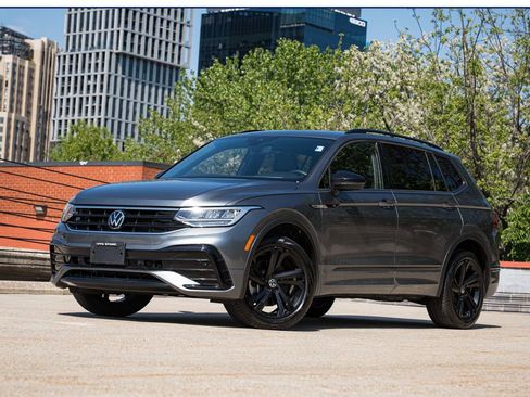 Certified 2023 Volkswagen Tiguan SE R-Line FWD image 1