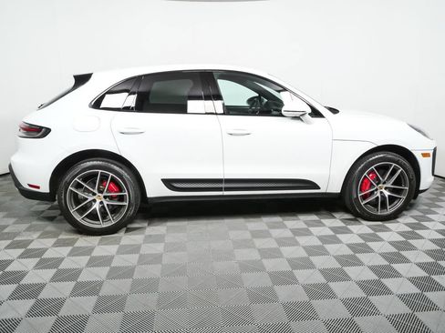 Certified 2023 Porsche Macan S AWD/4WD image 33