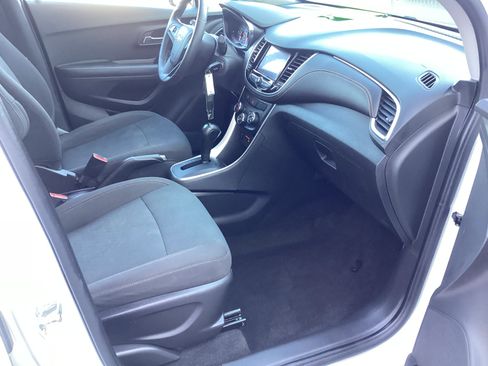 Used 2022 Chevrolet Trax LS w/ Tint and Cruise Package image 13