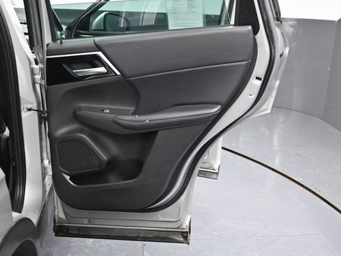 Used 2023 Mitsubishi Outlander SE image 37