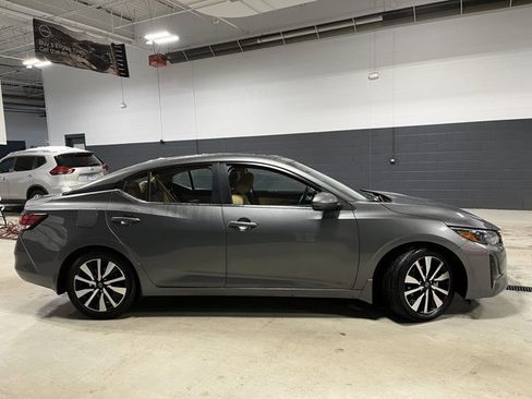 Used 2024 Nissan Sentra SV w/ SV Premium Package image 3