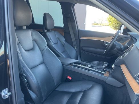 Used 2021 Volvo XC90 T5 Momentum w/ Protection Package Premier image 10