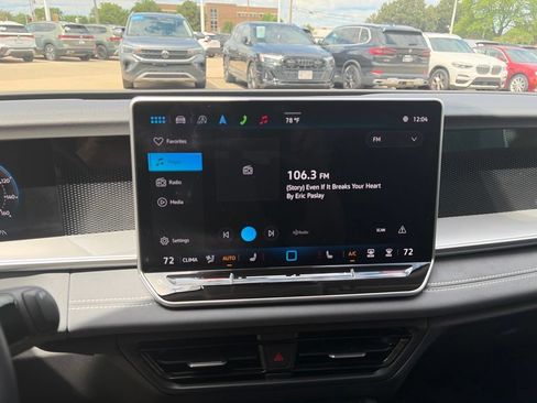 Certified 2025 Volkswagen Tiguan SE AWD/4WD image 17