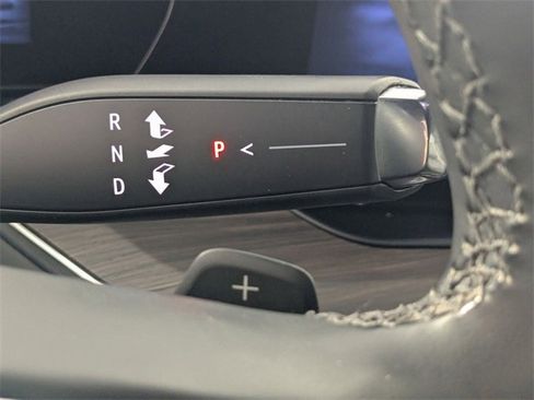 Certified 2025 Chevrolet Suburban Z71 image 24