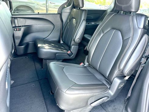 New 2026 Chrysler Pacifica Select FWD image 23