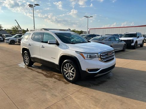 Used 2017 GMC Acadia SLE FWD image 4