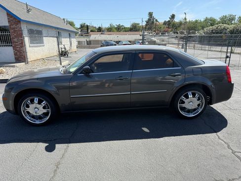 Used 2008 Chrysler 300 LX RWD image 5