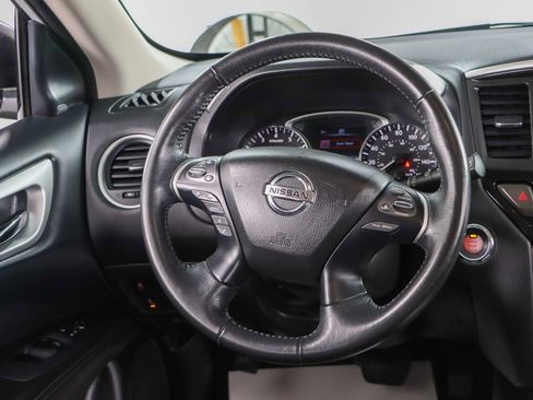 Used 2019 Nissan Pathfinder SV image 12