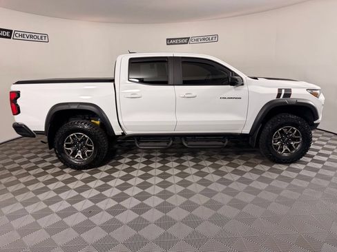 Used 2025 Chevrolet Colorado ZR2 w/ Technology Package AWD/4WD image 7