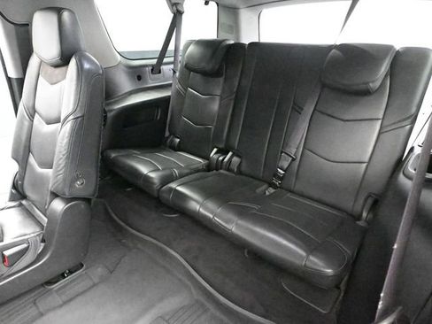 Used 2017 Cadillac Escalade ESV Luxury image 40