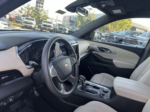 Used 2022 Chevrolet Traverse LS image 10