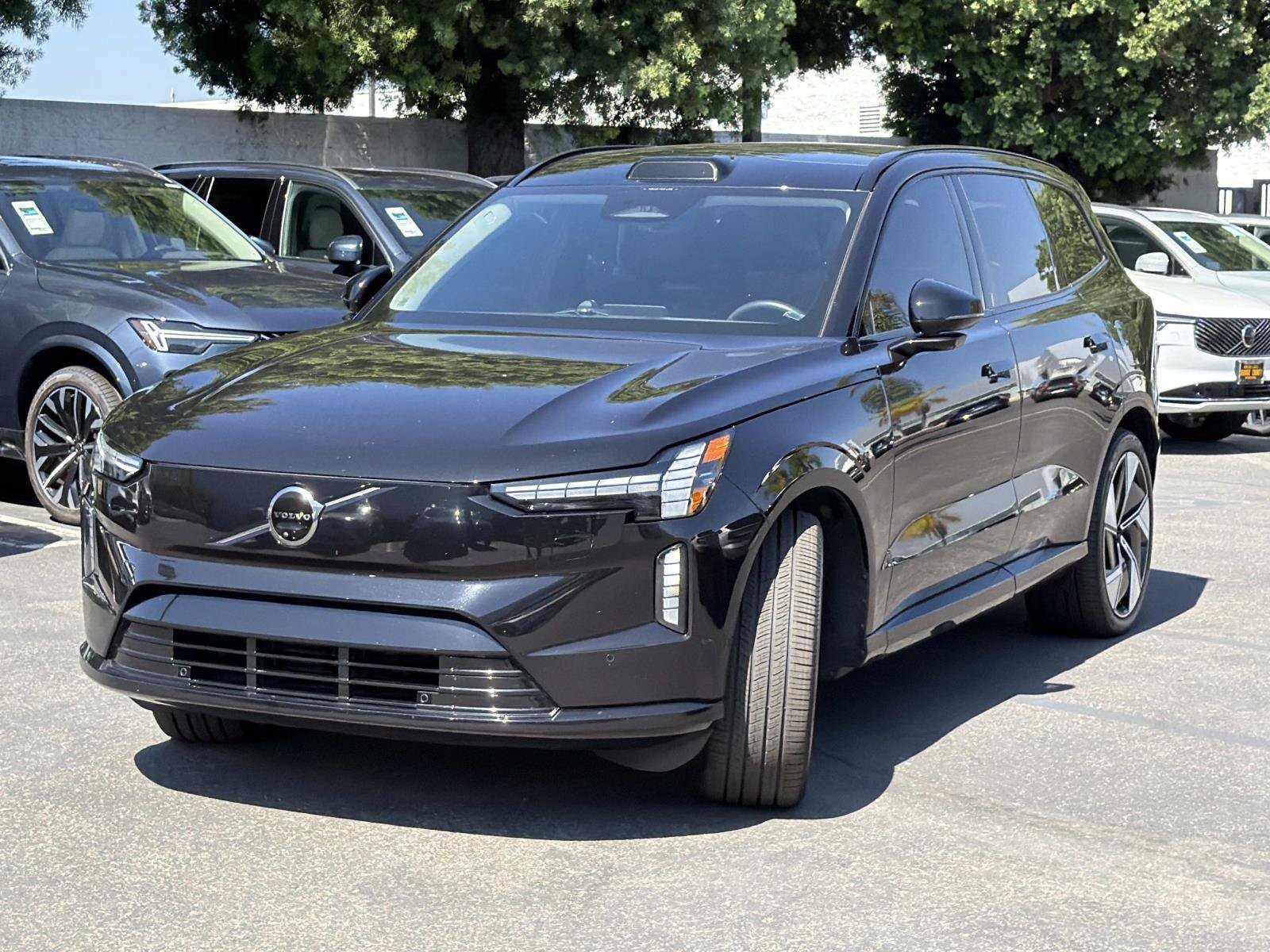 Certified 2025 Volvo EX90 Ultra AWD/4WD image 3
