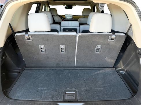 Used 2025 Honda Pilot Touring image 13