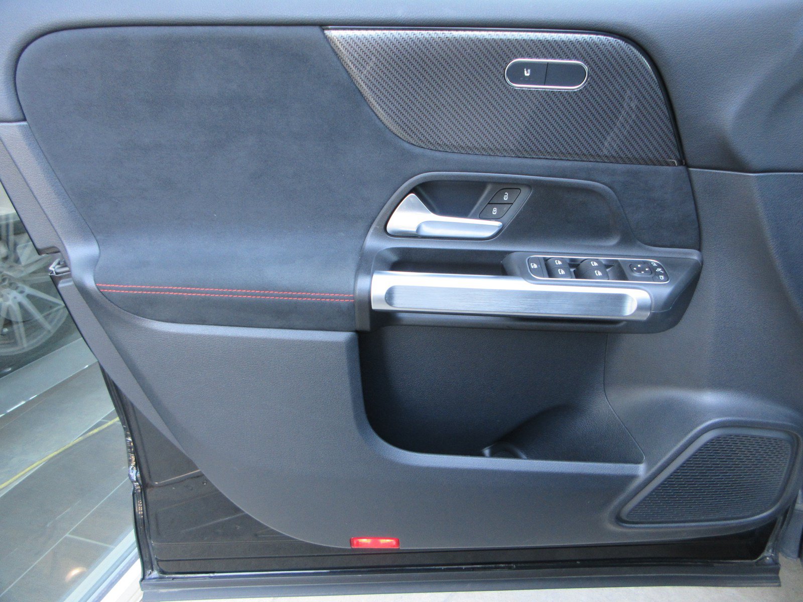 Used 2022 Mercedes-Benz GLB 250 4MATIC image 28