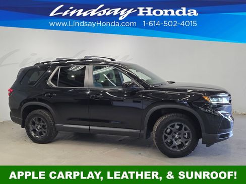 Used 2024 Honda Pilot TrailSport image 3
