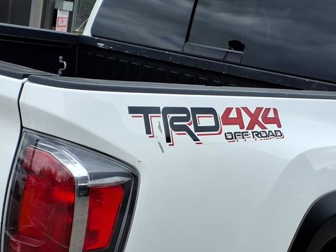 Used 2022 Toyota Tacoma TRD Off-Road AWD/4WD image 7