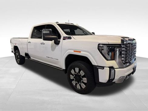 Used 2025 GMC Sierra 2500 Denali w/ Max Trailering Package AWD/4WD image 3