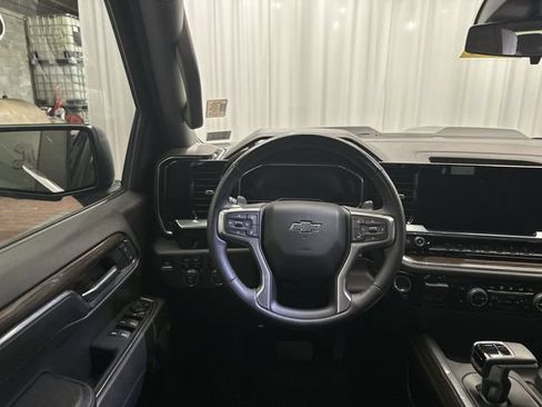 Used 2024 Chevrolet Silverado 1500 LT Trail Boss w/ LT Trail Boss Premium Package AWD/4WD image 14